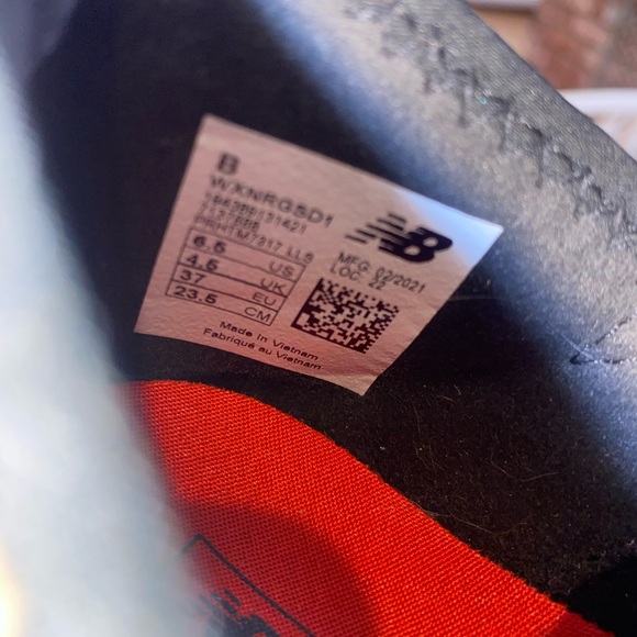 Women’s New Balance Black Sneakers with Leopard Breathable Knit Design - Picture 6 of 7